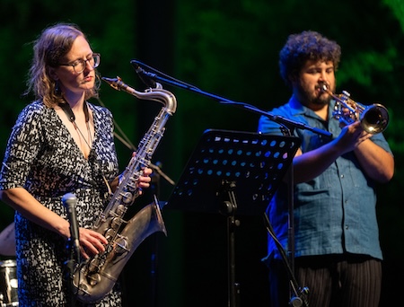 DB26_Anna_Webber_Adam_OFarrill_ShimmerWince_Jazz_em_Agosto_By_Petra_Cvelbar.jpg