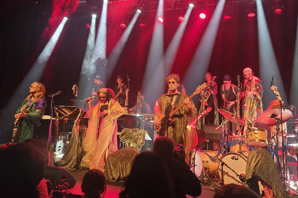 DB26_Molde_Cosmic_Swing_Orchestra_by_Joe_Woodard.jpg