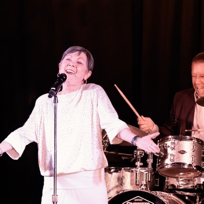 Amelia_Island.PHOTO_AIJF_2025_Bonnie_Eisele-Les_DeMerle_Onstage_In_Action.credit_Caroline_Blochlinger.jpg
