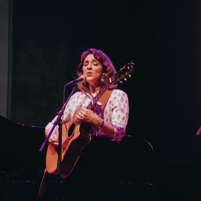Becca_Stevens_Photo_by_Mariana_Meraz_.jpg