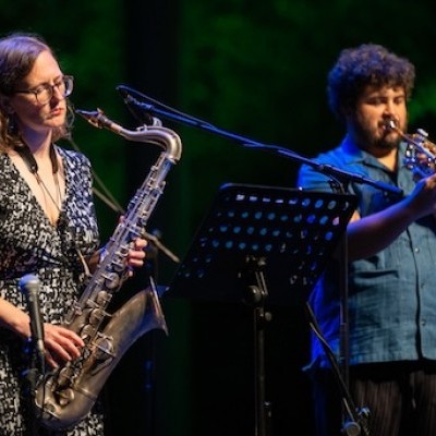 DB26_Anna_Webber_Adam_OFarrill_ShimmerWince_Jazz_em_Agosto_By_Petra_Cvelbar.jpg